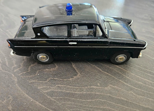 Black diecast police vehicle - black,