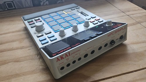 Akai mpc sample sequencer - akai,