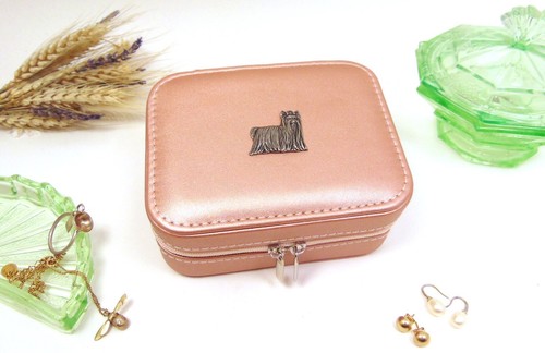 Yorkshire terrier rose gold - on,