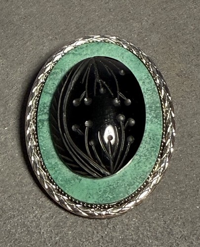 Vintage pendant brooch carved - vintage,