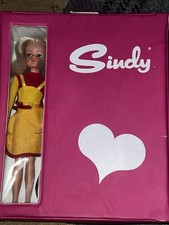 Vintage Pedigree 1974 Active Ballerina  Sindy Case And Mixed Clothes Bundle