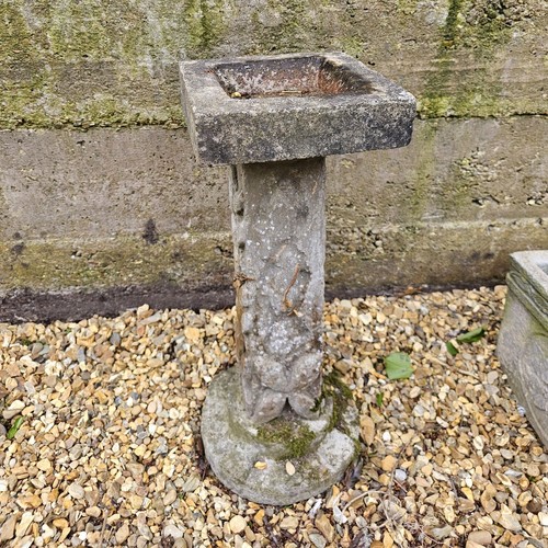 Concrete bird bath stone - /,