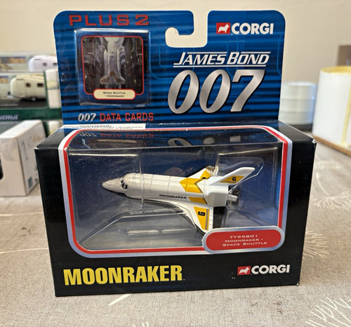 Corgi james bond - james,