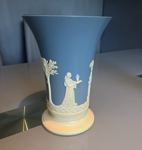 Wedgwood blue white - &,