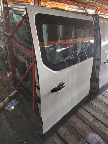 Vauxhall vivaro renault trafic - vauxhall,