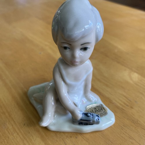Casades figurine spanish child - casades,