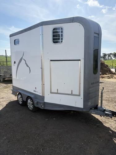 Equitrek horse trailer - equitrek,