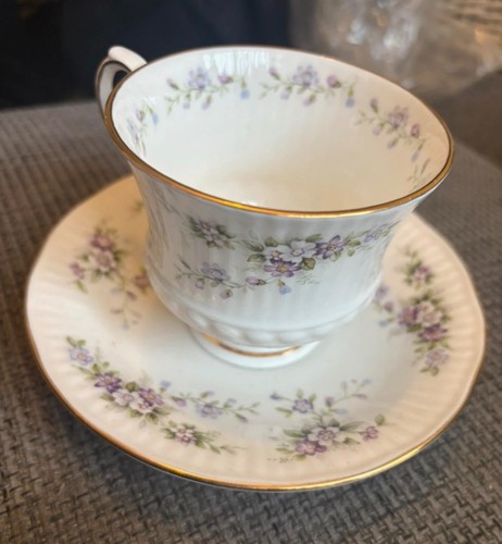 Elizabethan chantilly fine - chantilly,