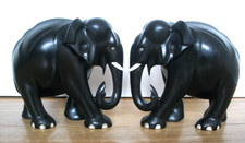 LARGE 3.6kg PAIR OF ANTIQUE  EBONY  HAND CARVED WOODEN ELEPHANTS T