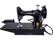 Singer 221K Featherweight 1956 Vintage Portable Mechanical Sewing Machine & Case