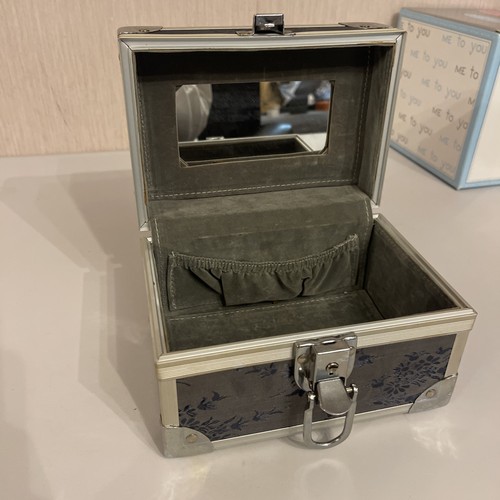 Vintage hard shell vanity - shell,