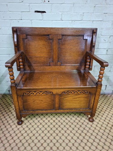 Oak monks bench with - with, bobbin