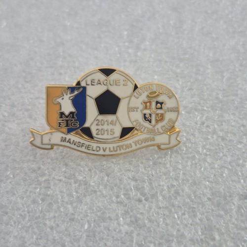 Mansfield town luton badge - v,