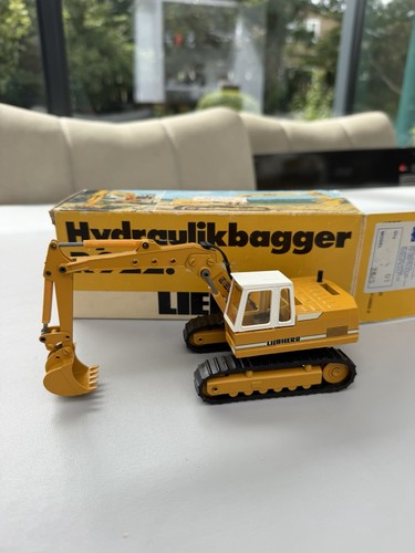 Liebherr 922 excavator model - 922,
