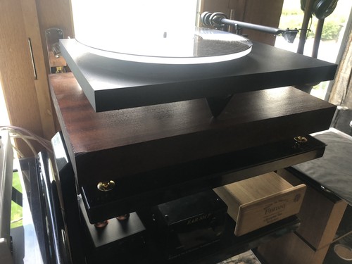 Mahogany turntable isolation - mahogany,