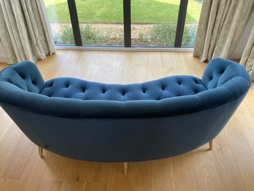 Beautiful curved maxi - , sofa