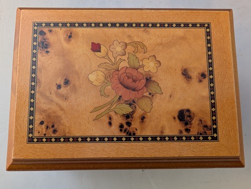Mele and jewellery box - mele,