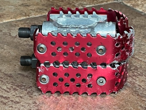 Red odyssey triple trap - red, pedals