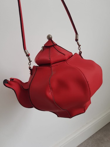 Red pylones teapot - pylones,