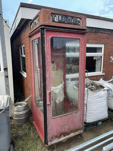 Red telephone box - red, k8