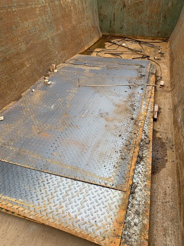 Steel checker plate - up,