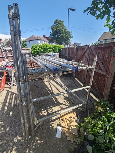 Heavy duty aluminium scaffold