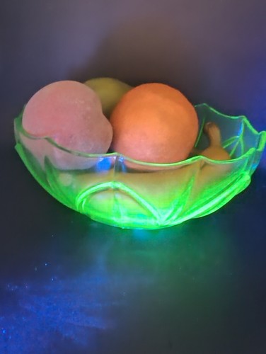 Vintage uranium green - vintage, glass