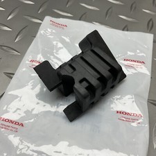 Honda VFR400 NC30 / RVF400 NC35 / Fuel Tank / Front Rubber Mount / Genuine