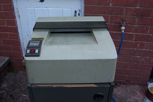 Heavy duty paper shredder - , for