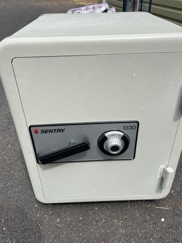 Sentry fire safe - sentry, 1330