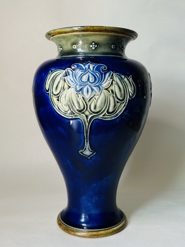 Antique royal doulton - royal,