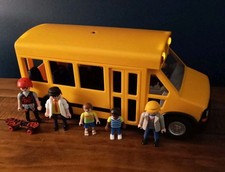 Playmobil Yellow School Bus with Extra  and Flashing Lights. Set 5940