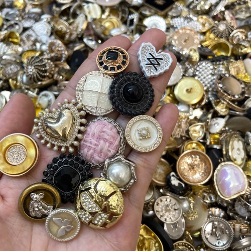 Vintage nowestate sale buttons - nowestate,