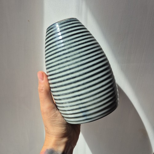 Ikea bkack nwhite vase - ikea,