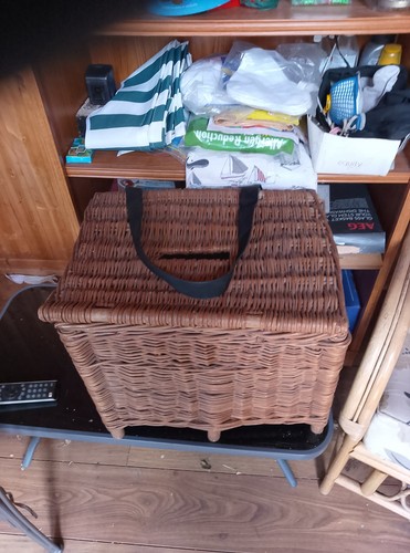 Fishing basket