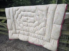 Beautiful Vintage Eiderdown Double Quilt. Yellow Paisley, Pink Scallop Edge.