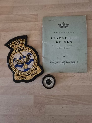 Late ww2 badge - late, compass