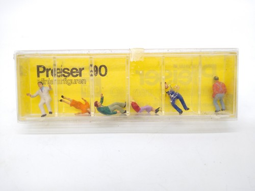 Preiser figures sitting - figures,