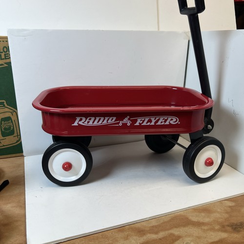 Radio flyer small pull - radio,