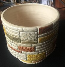 Sylvac brick wall design