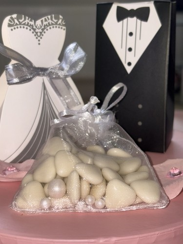 Bride and groom favour boxes - bride,