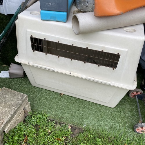 Large plastic vari kennel - large, /