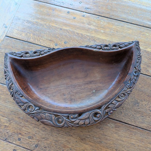 Vintage hand carved wooden - -,