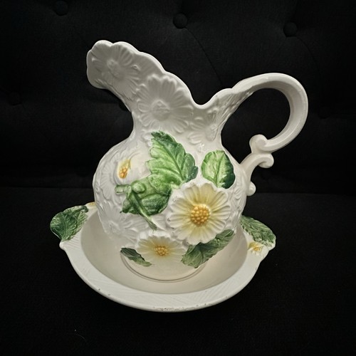 Vintage daisy pitcher wash - &,