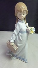 Lladro #7604 "School Days" Girl W/Flowers & Briefcase Porcelain Figurine 8"Tall