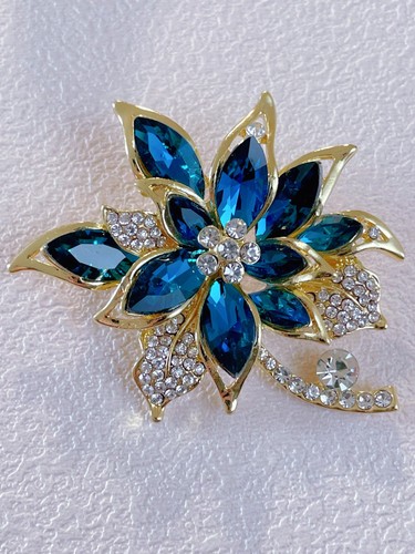 Vintage blue crystal flower - vintage,