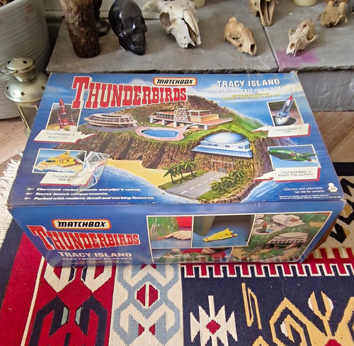 Matchbox thunderbirds tracy - matchbox,