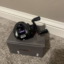 DMK Silver Feather Baitcast Reel (Right Handed)