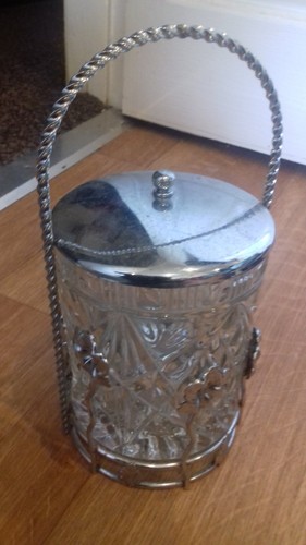 Vintage pretty glass biscuit - pretty,