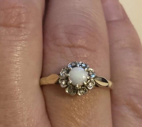 9ct gold ring opal set